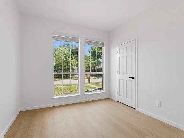 2201 Woodglen Dr — Photo 12