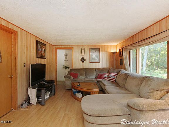 4th image of 7908 S Basswood Dr