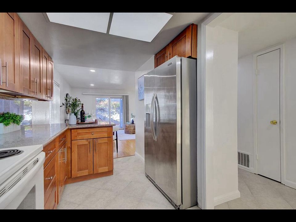 1st image of 366 Lynn Ave