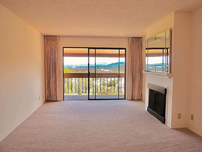 1206 Golden Oaks Ln — Photo 3