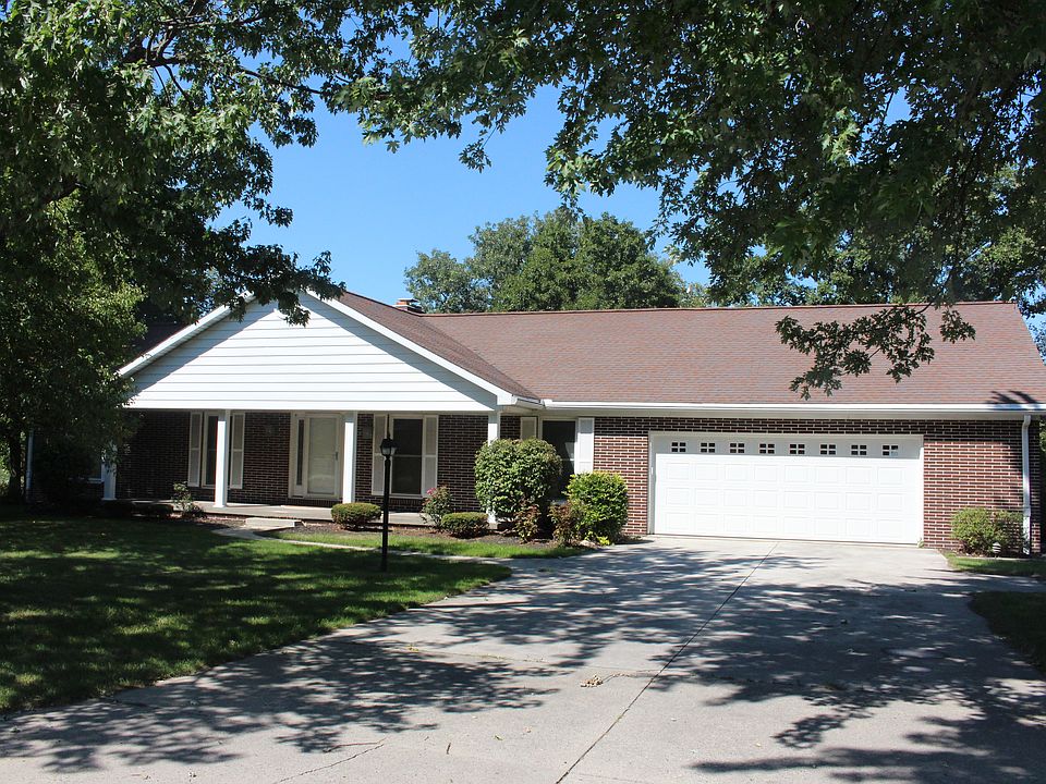 1st image of 950 Country Club Dr