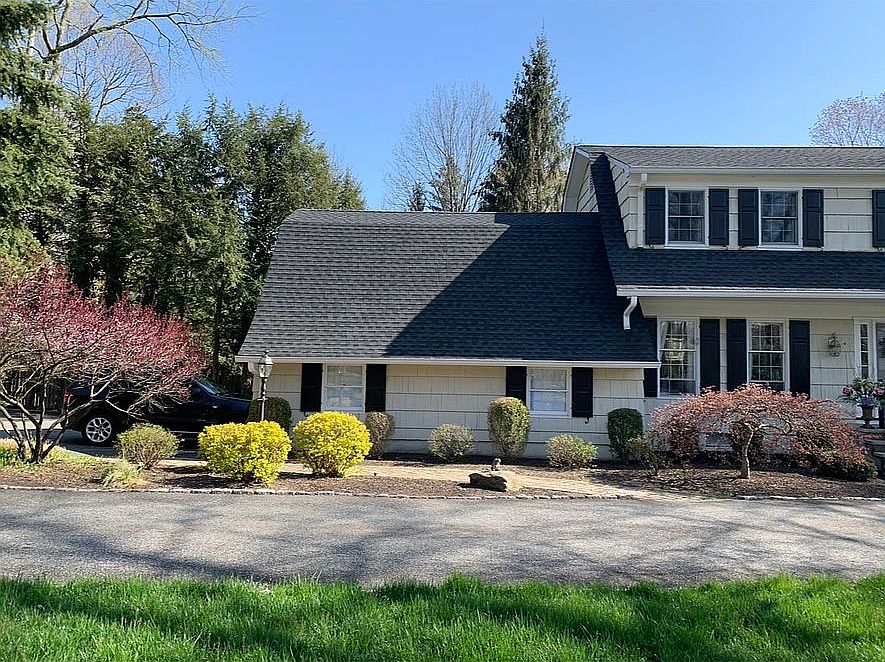 2nd image of 936 Huron Rd