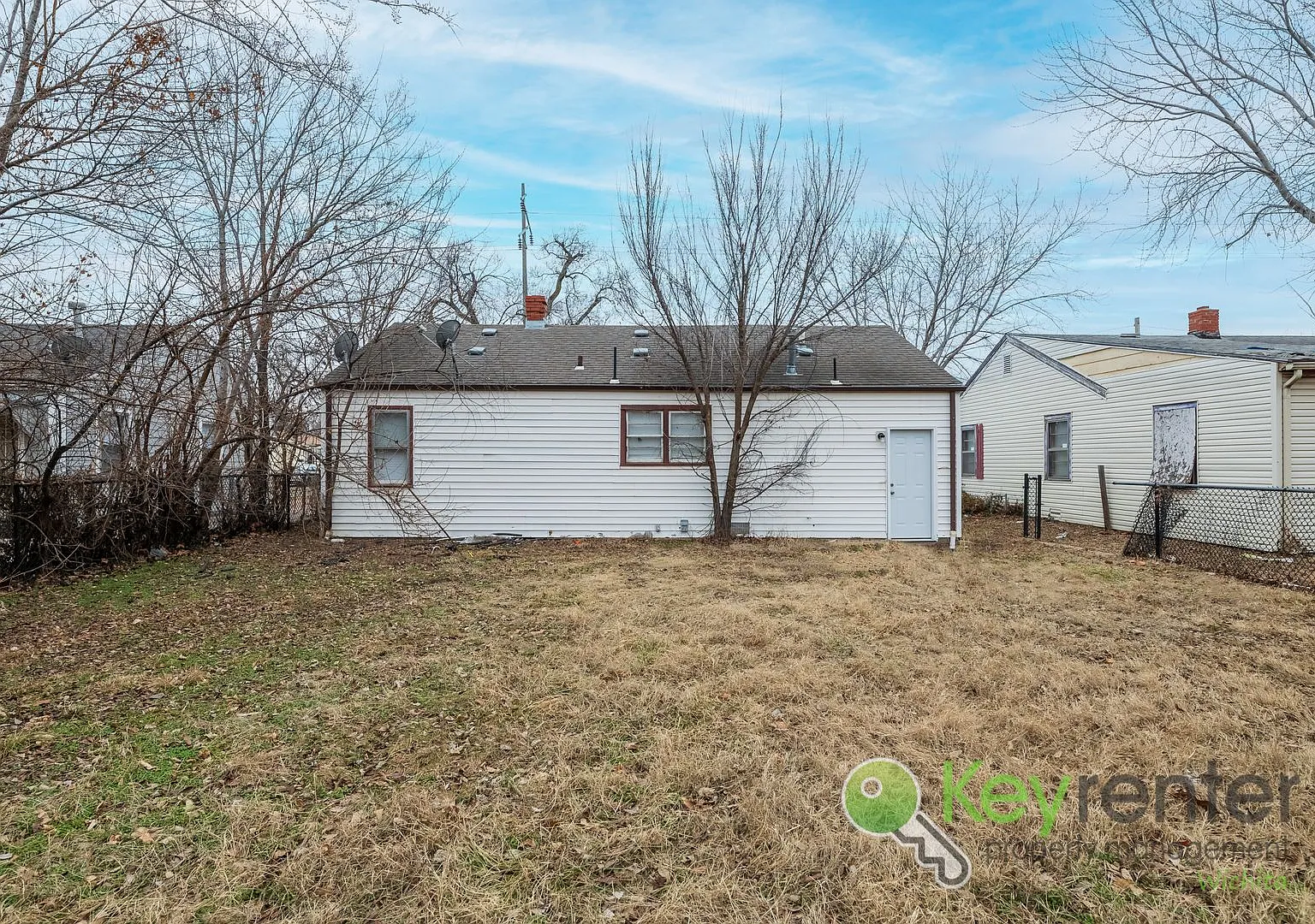 Renovated 3 Bedroom 1 Bathroom! — Photo 4