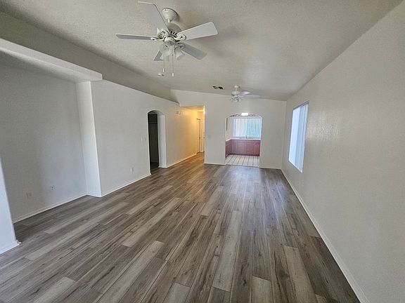 4th image of 902 Riverfront Dr