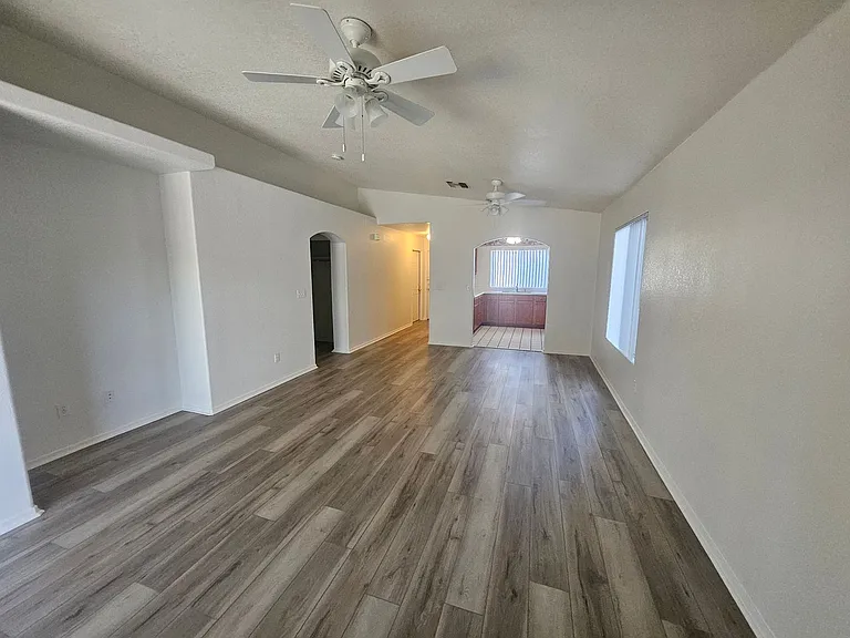 902 Riverfront Dr — Photo 4