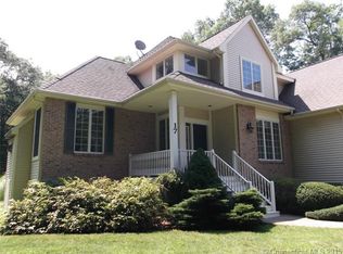 17 Mackinnon Pl, East Lyme, CT 06333