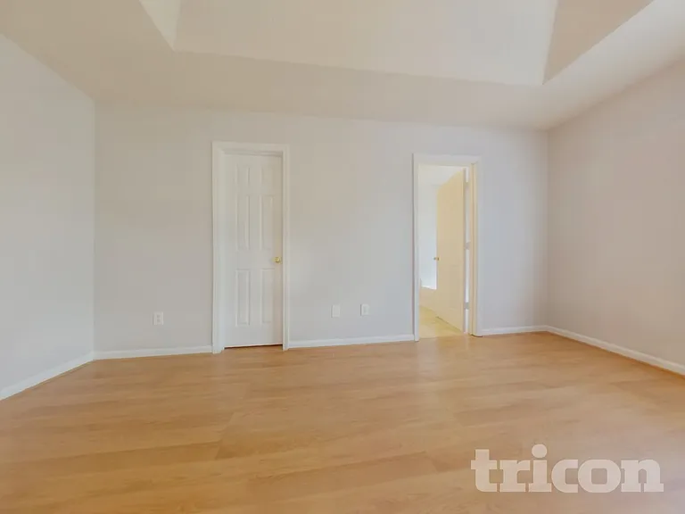 3020 Lake Park Ct — Photo 6