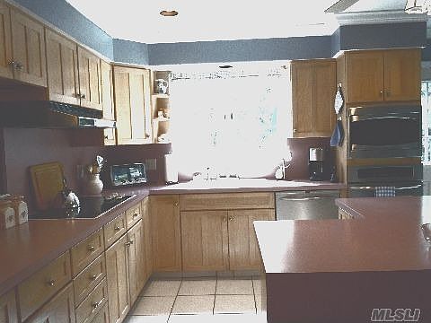 4th image of 14 Teresa Ln