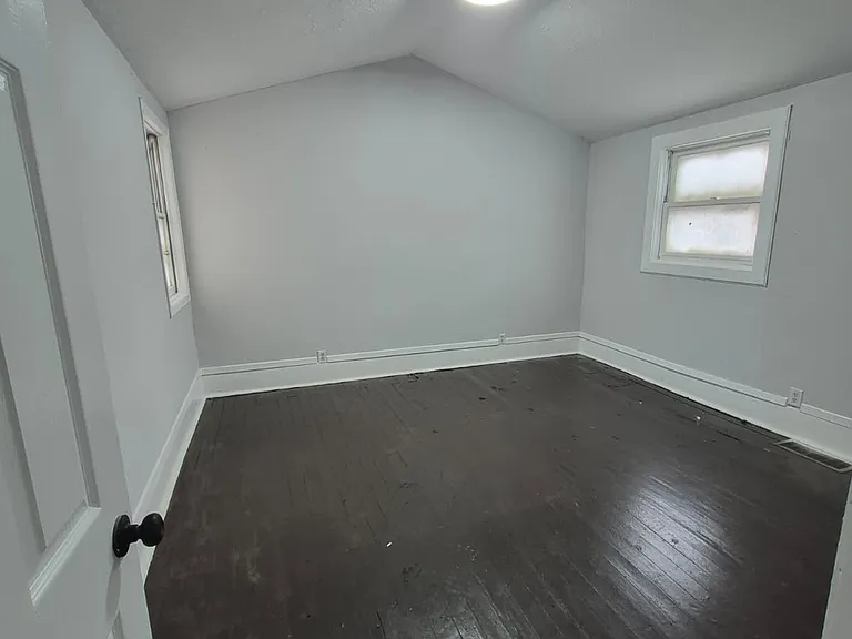 305 N Pershing Dr — Photo 4