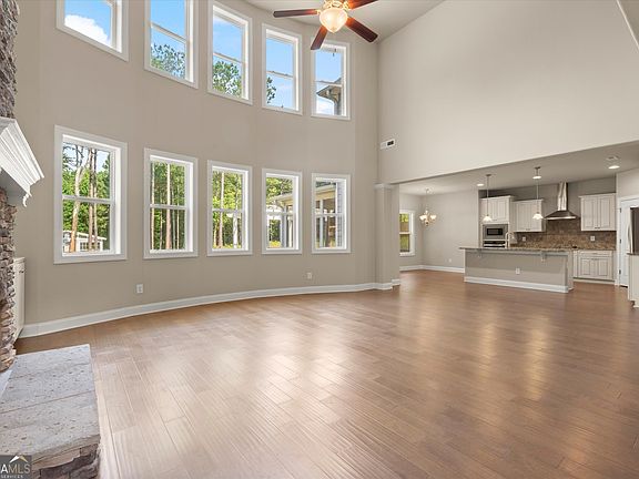 3rd image of 102 Gracie Gardens Ct