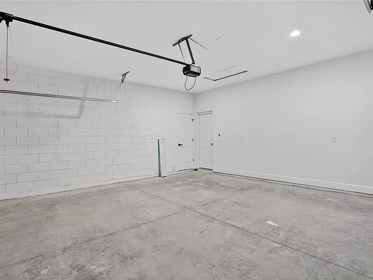 1933 W Oliver Dr — Photo 25