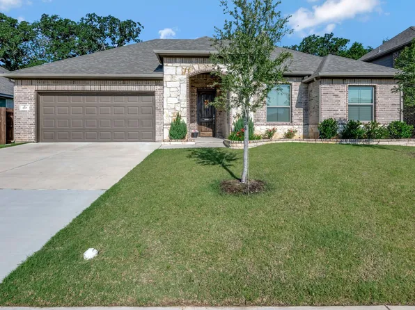 237 Gardenia Dr, Azle, TX 76020