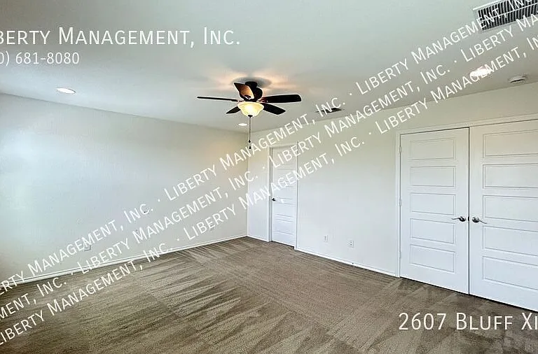 2607 Bluff Xing — Photo 35