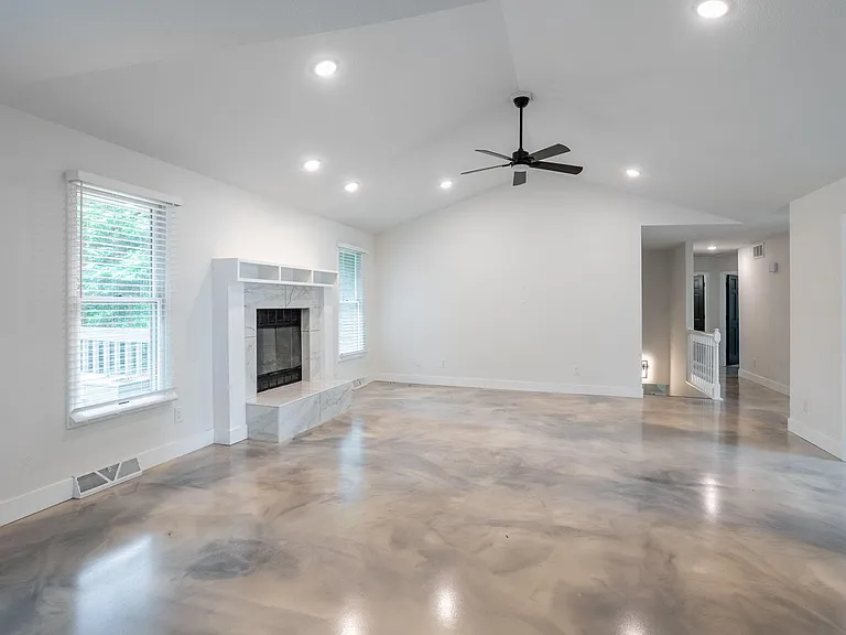 2301 Grant Ln — Photo 9