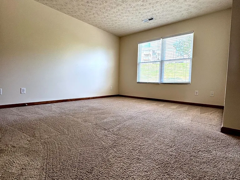 Eagle View Luxury Apartments — Photo 58