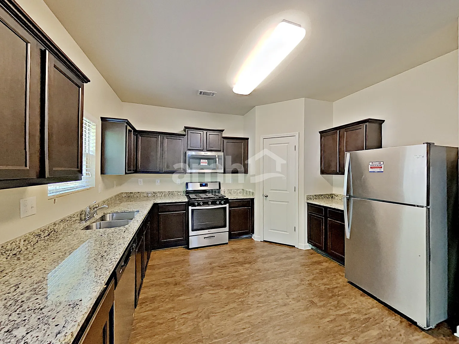 4 bed, 2.5 bath, 1829 sqft, $2,170 — Photo 4
