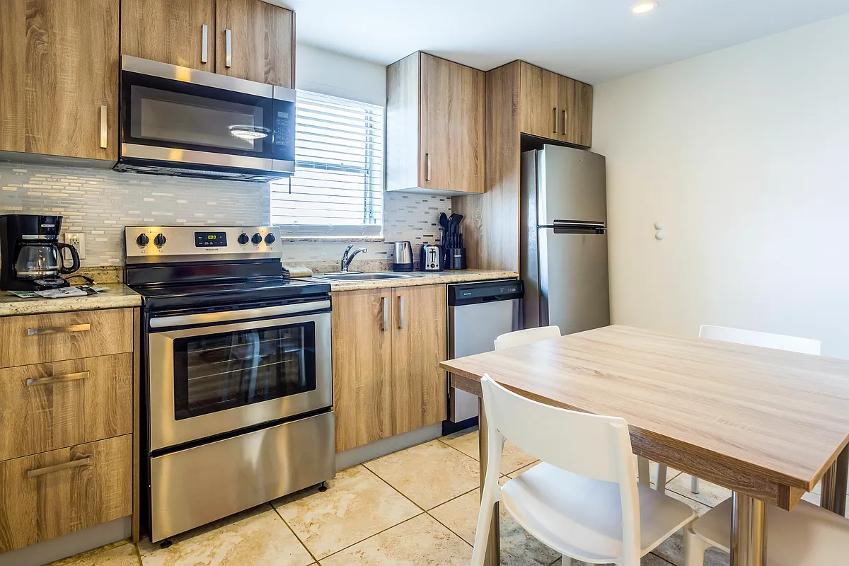 Building Photo - 116 S Riverside Dr #1