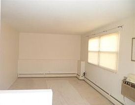 4th image of 924 N McKinley Ave