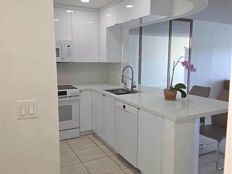 3905 N Nob Hill Rd #206 — Photo 12