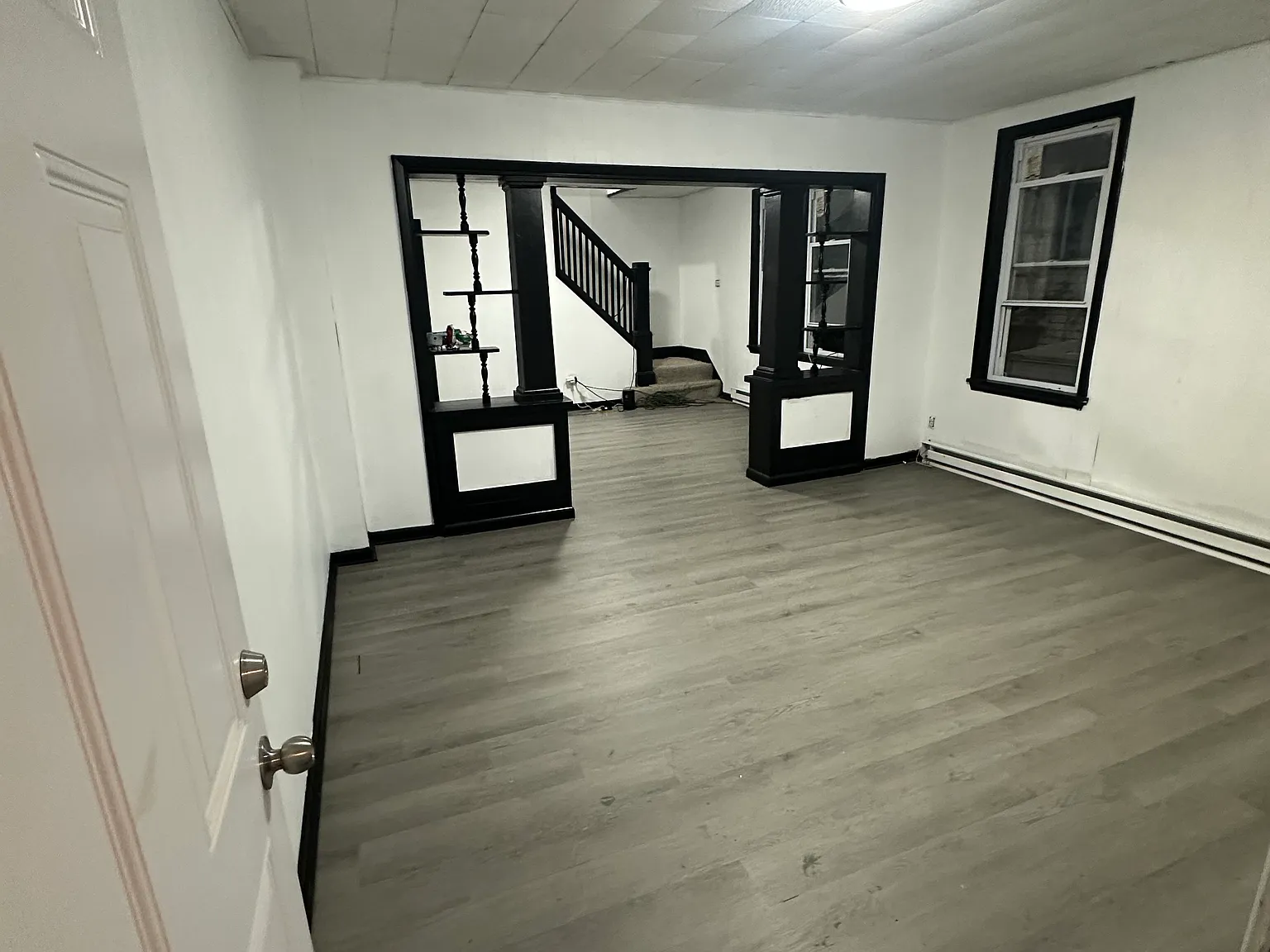 3 bed, $900 — Photo 1