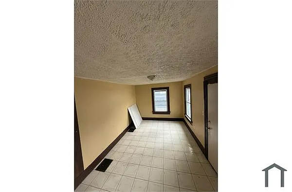 Building Photo - 163 Durnan St