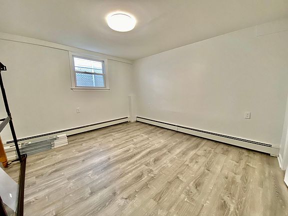 4th image of 25 Jefferson St Floor 1