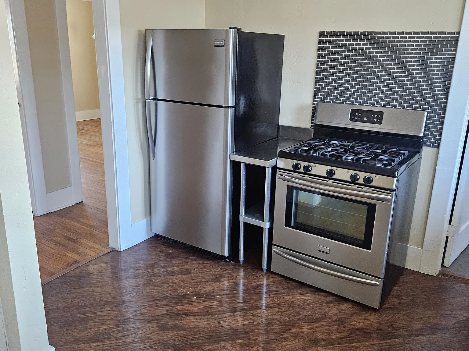 2 bed, 1200 sqft, $4,095 — Photo 2