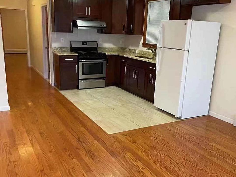 1st image of 15032 Roosevelt Ave Floor 1