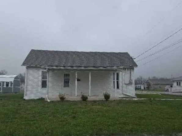 1202 W Locust St, Bowling Green, MO 63334