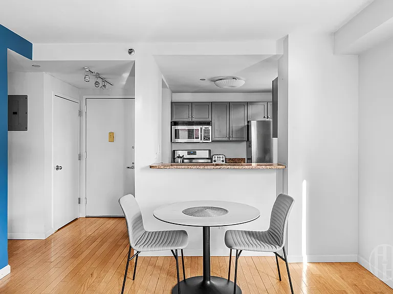 520 W 23rd St #6G — Photo 1