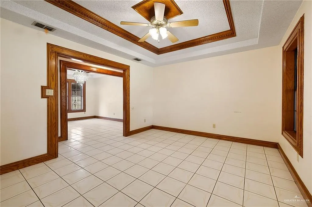 3 bed, 2.0 bath, 1633 sqft, $1,900 — Photo 4