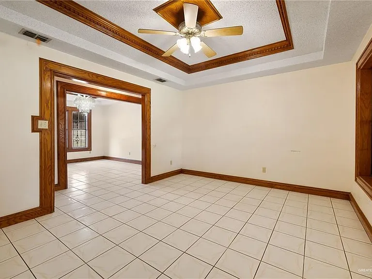 906 W Veterans Blvd — Photo 4