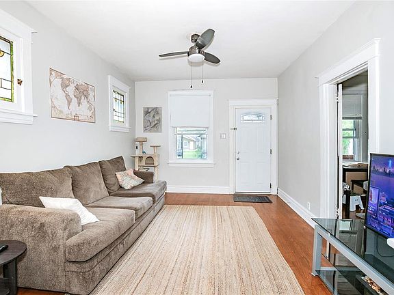 3rd image of 4162 Wilmington Ave