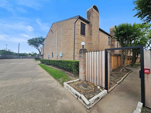 3rd image of 9800 Pagewood Ln APT 3006