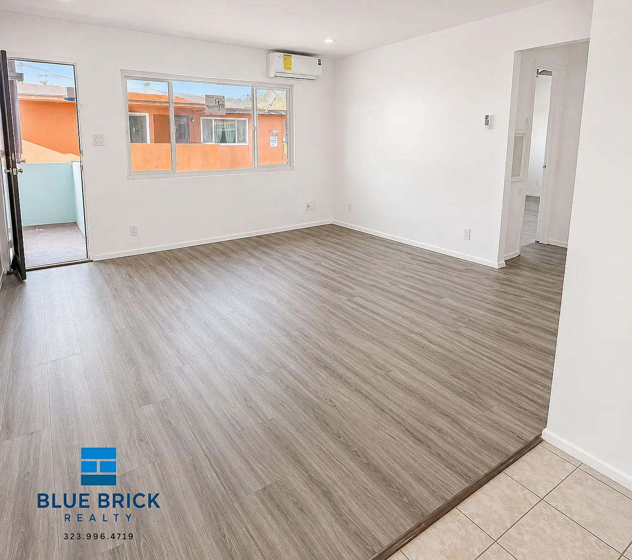 Stylish 2-Bedroom Living Close to Shopping & Transit — Photo 1