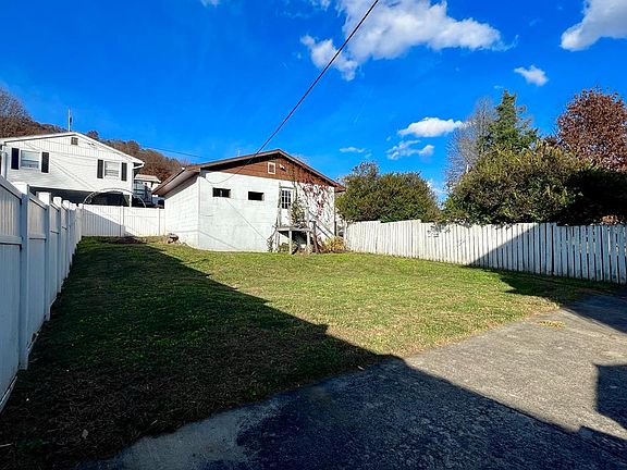 3rd image of 1205 Coles Blvd