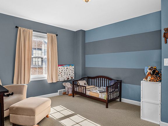 3rd image of 373 Flora Pl