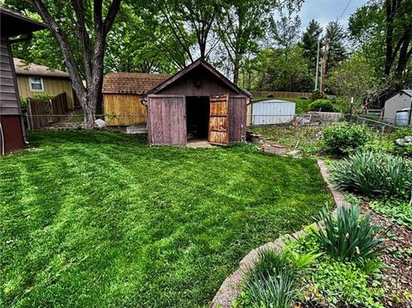 2907 Taylor Dr, Independence, MO 64055