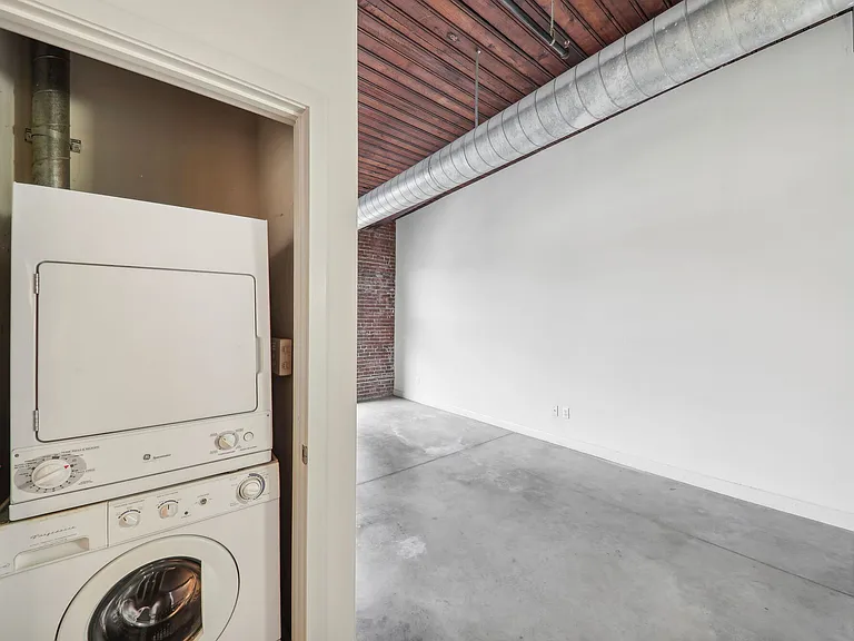 Stadium Loft Apartments — Photo 25