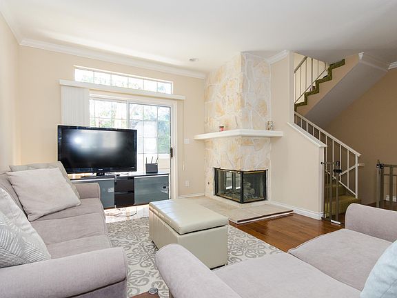 4th image of 400 Richmond St Unit 2