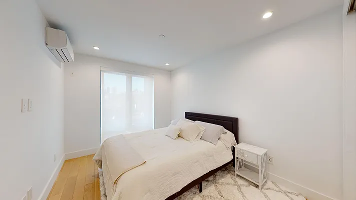 Rented by Bond New York | media 13