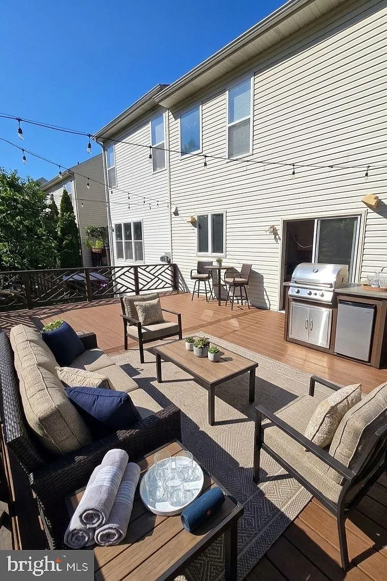 3 bed, 2.5 bath, 1856 sqft, $2,950 — Photo 4