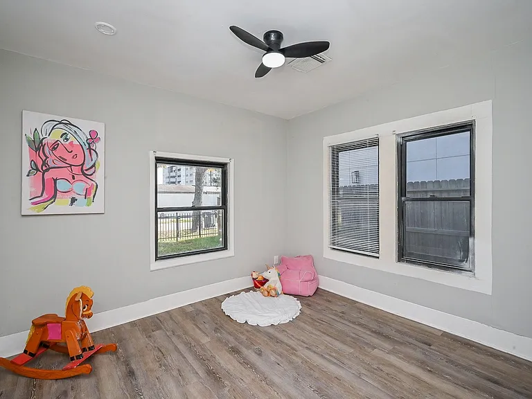 1507 Laird St — Photo 13