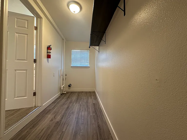 567 Johnston St — Photo 18