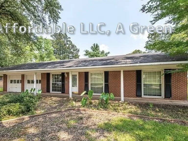 2407 Arlington Pl — Photo 1