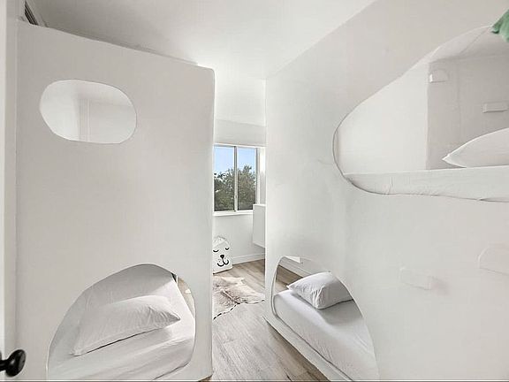 Bear cave bunk beds sleep 4