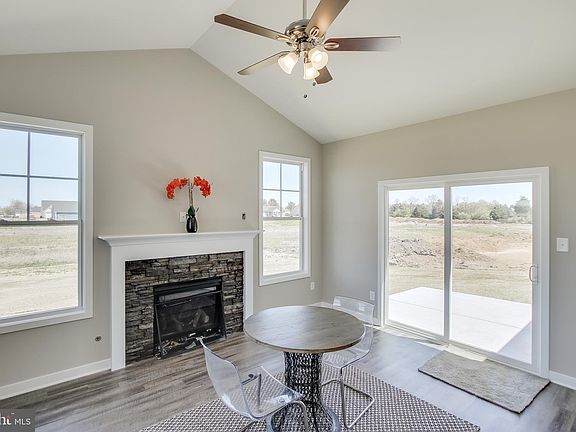 Friemont - Sunroom