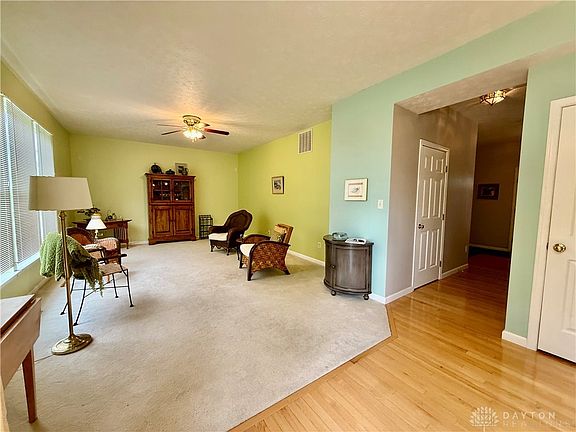 4th image of 2570 King Arthur Way