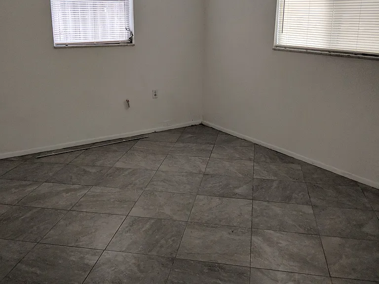 1351 Whitehall Ln — Photo 2