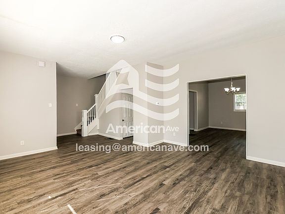 665852_004_living_room_5.jpg